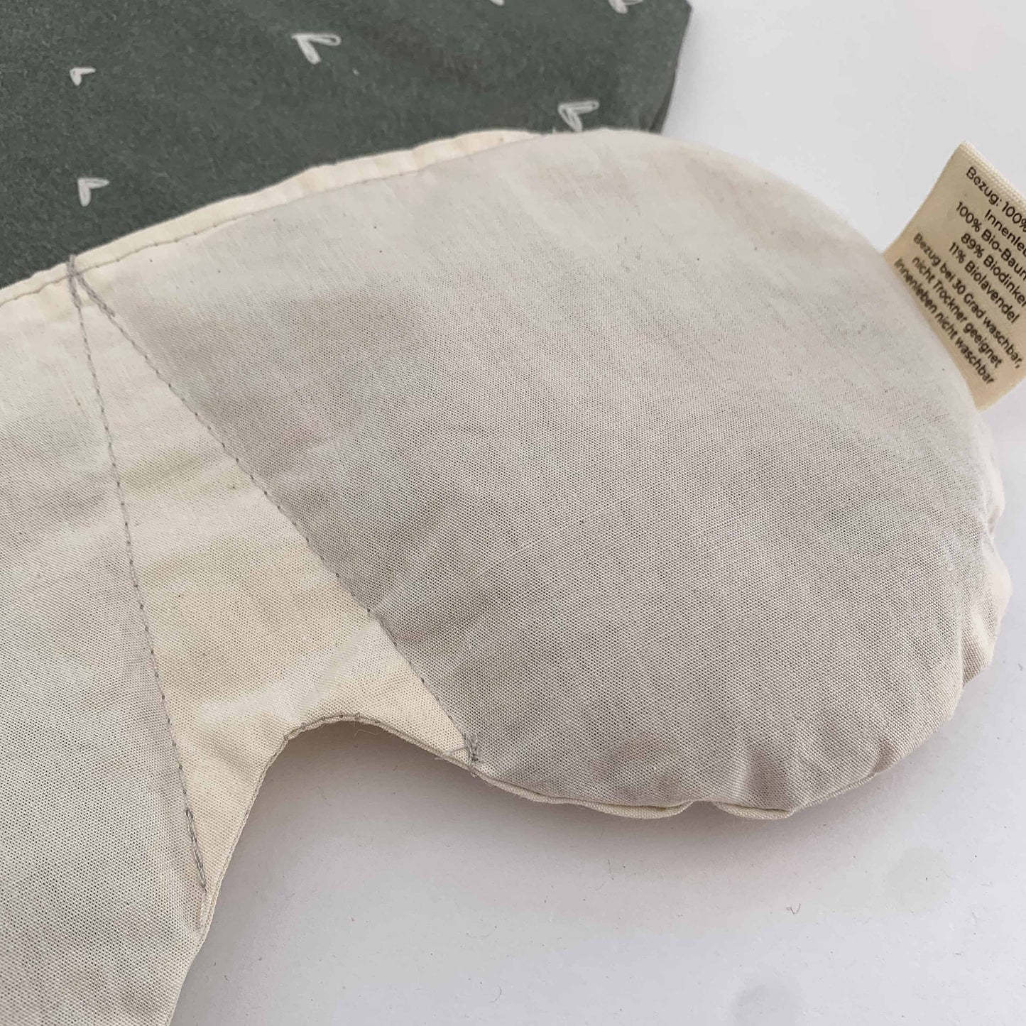 Eye pillow with organic spelt & organic lavender matcha hearts