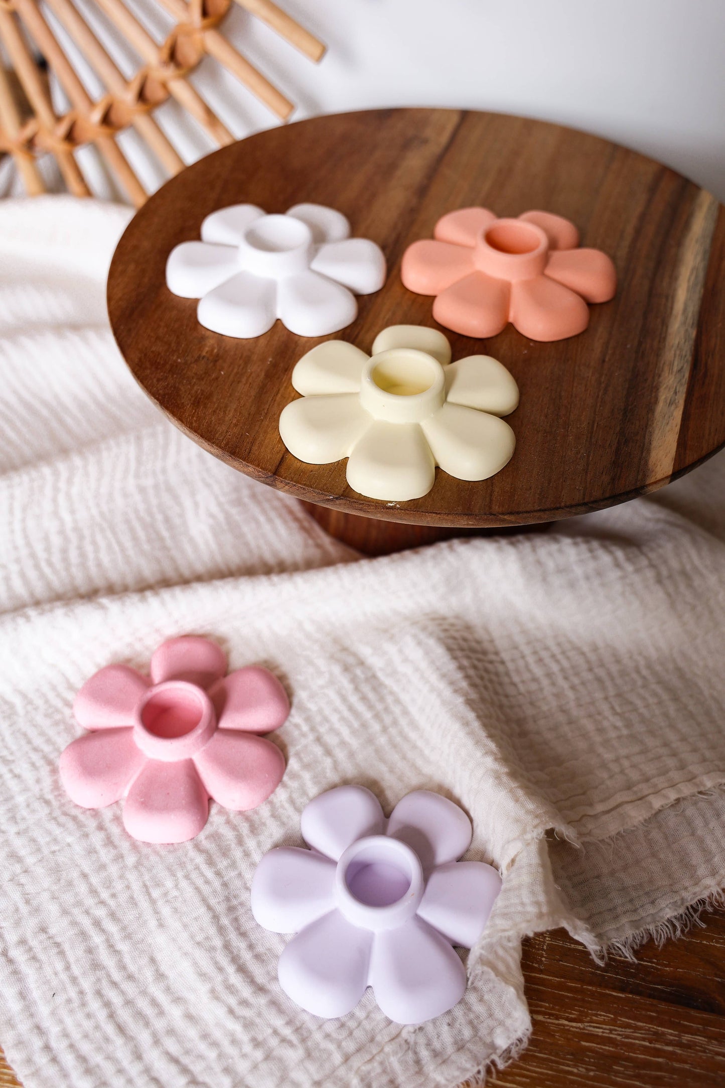 Niki Candle - Flower Candle Holder: Pink