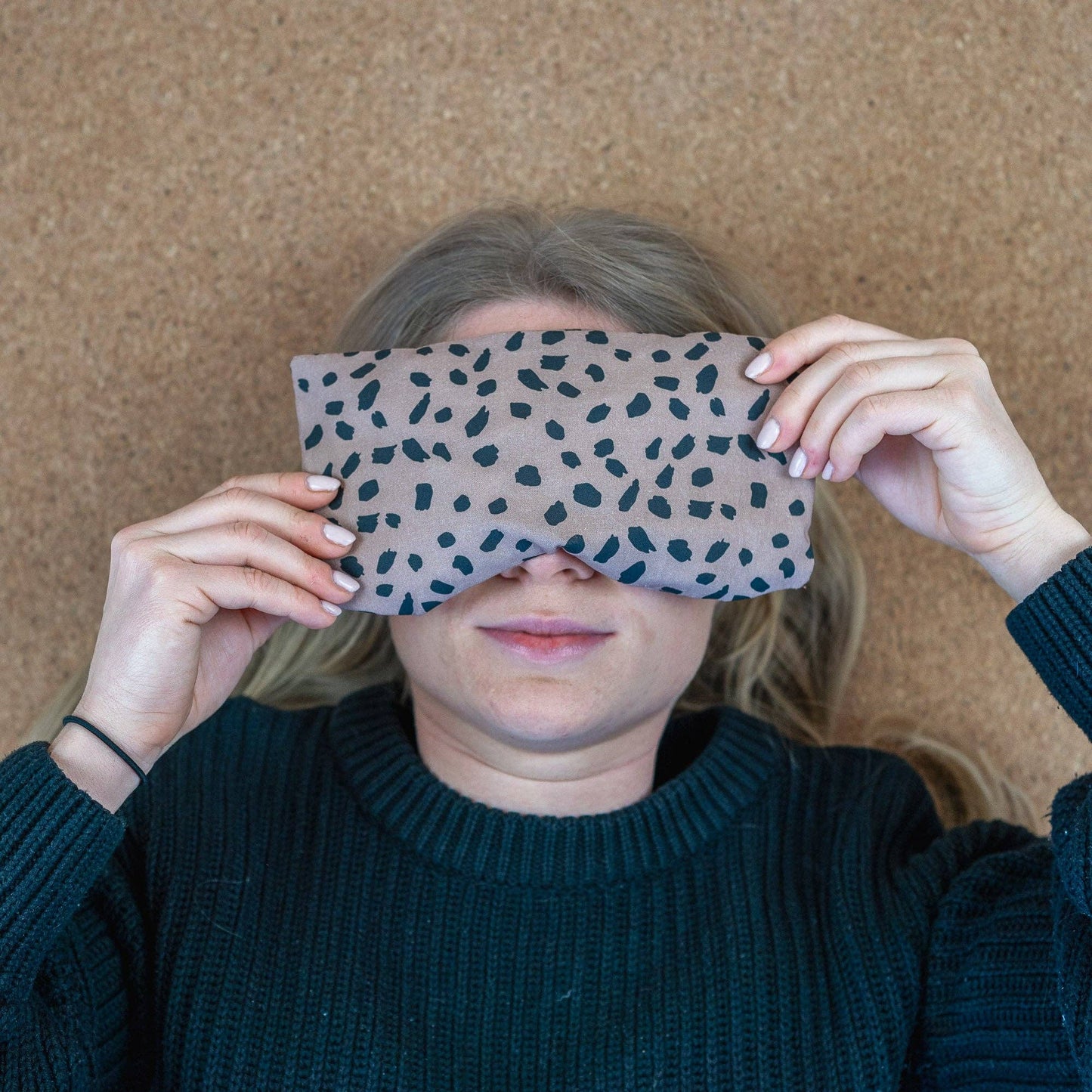 Eye pillow with organic spelt & organic lavender dots coffee
