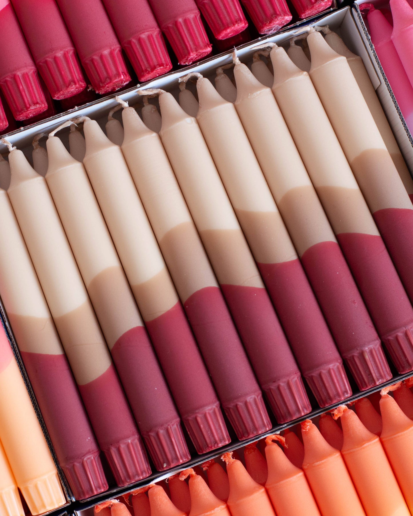 Nordtrice - Taper candle - Cosy autumn vibes (Beige/Red)