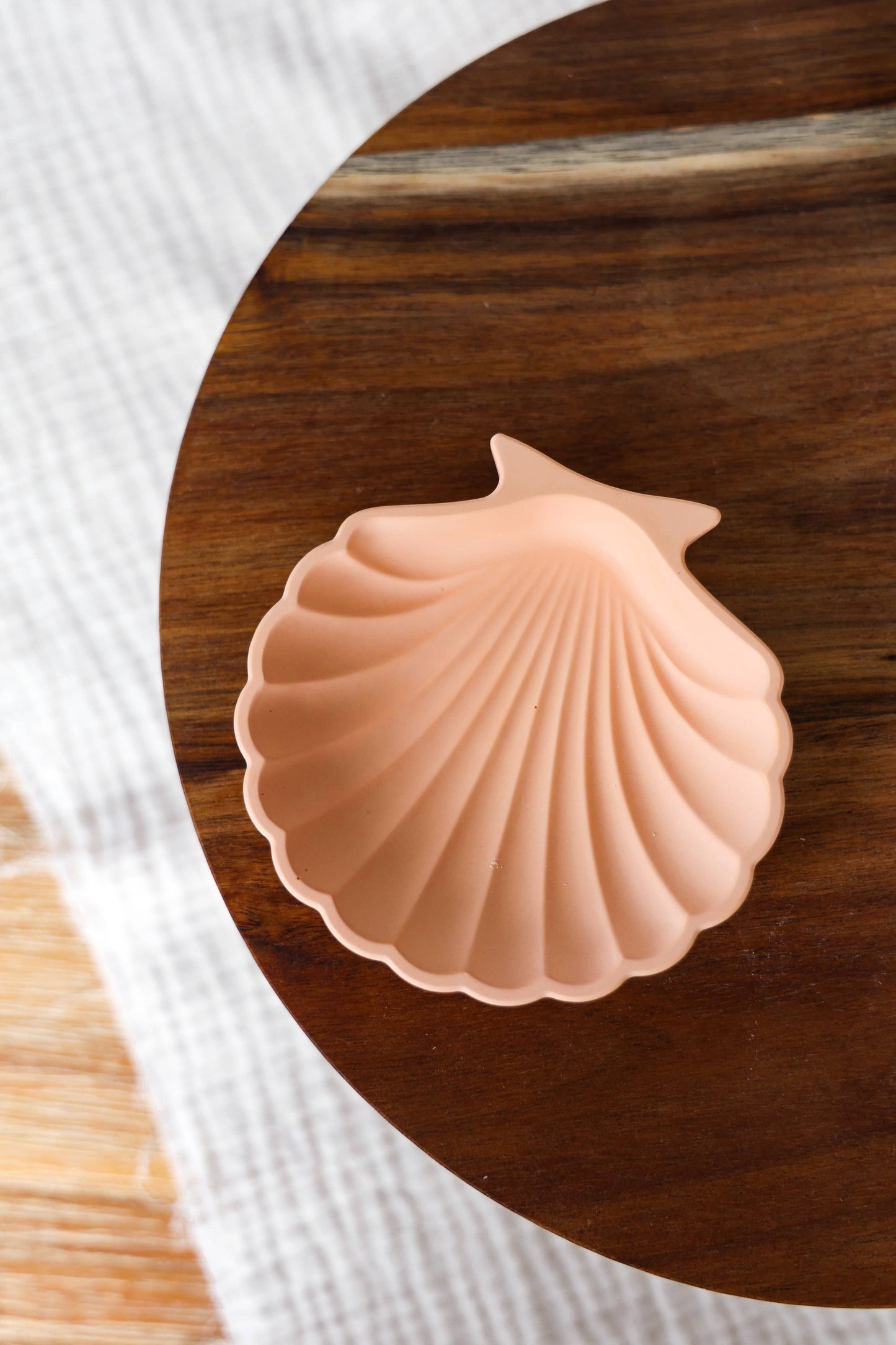 Niki Candle - Flat mussel bowl - handmade: Beige
