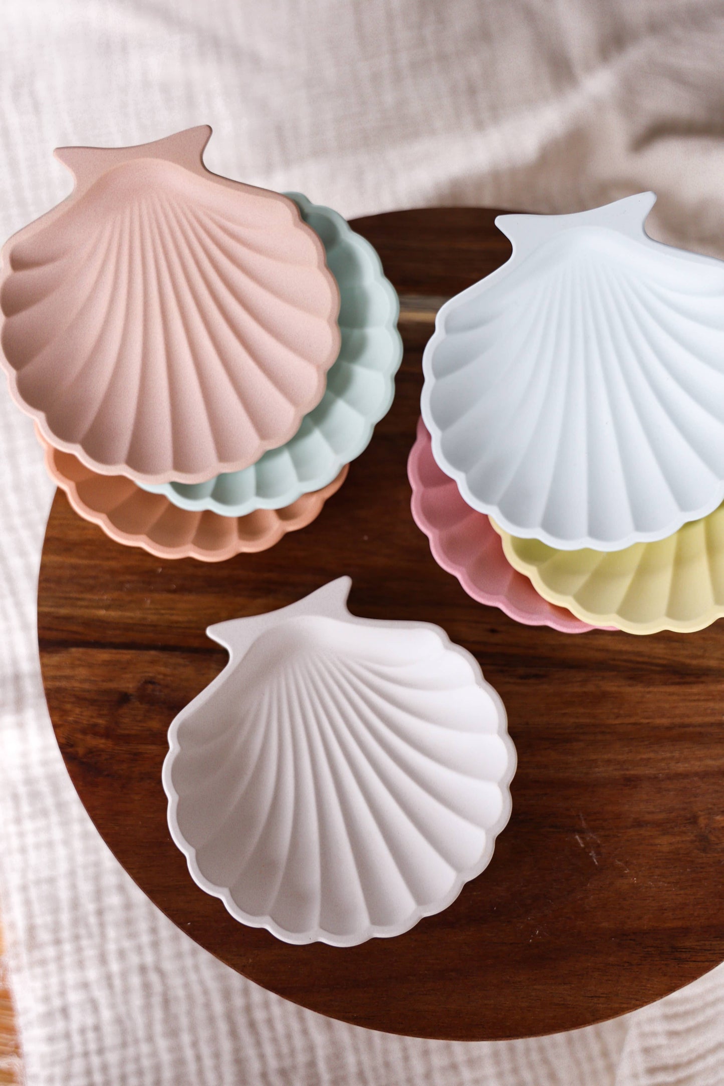 Niki Candle - Flat mussel bowl - handmade: Beige