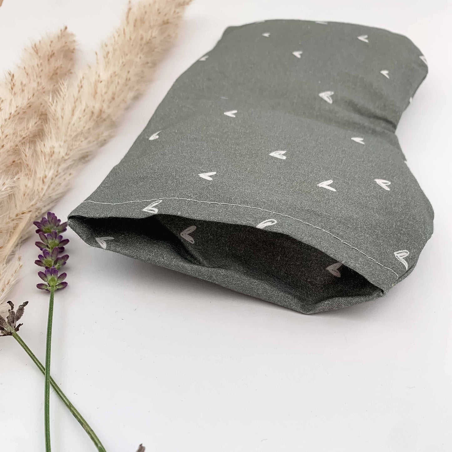 Eye pillow with organic spelt & organic lavender matcha hearts
