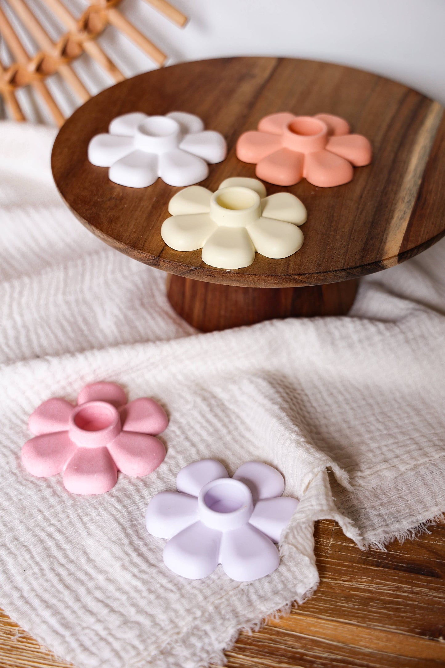 Niki Candle - Flower Candle Holder: Pink