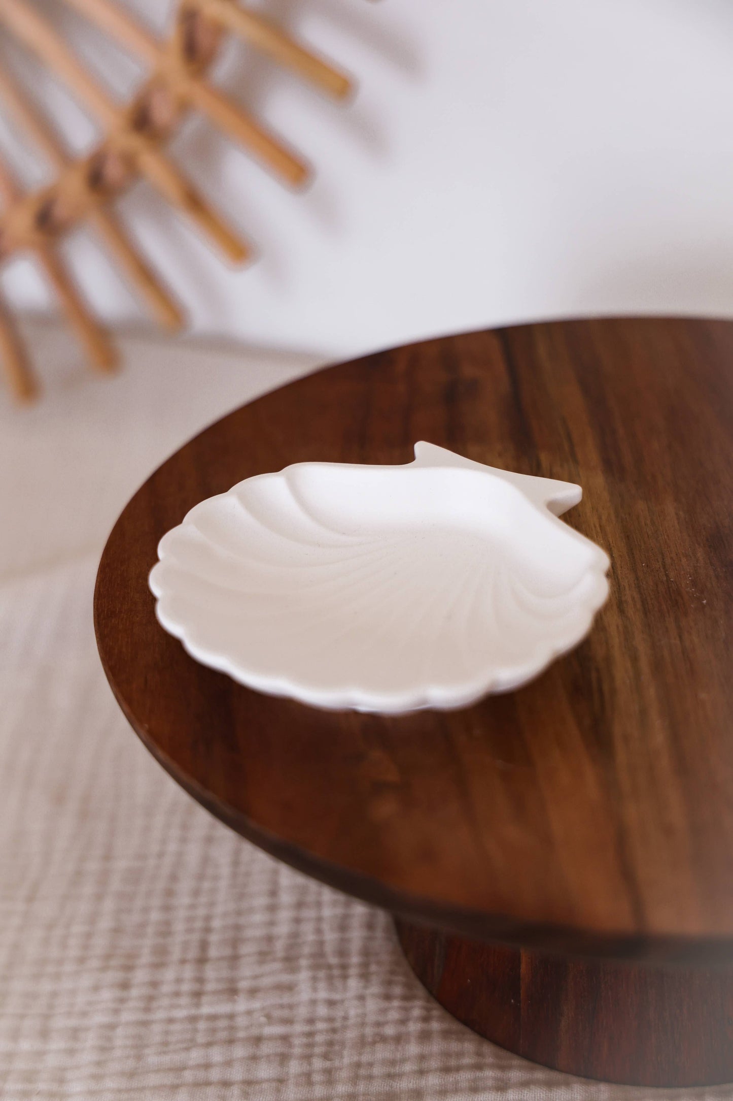 Niki Candle - Flat mussel bowl - handmade: Beige
