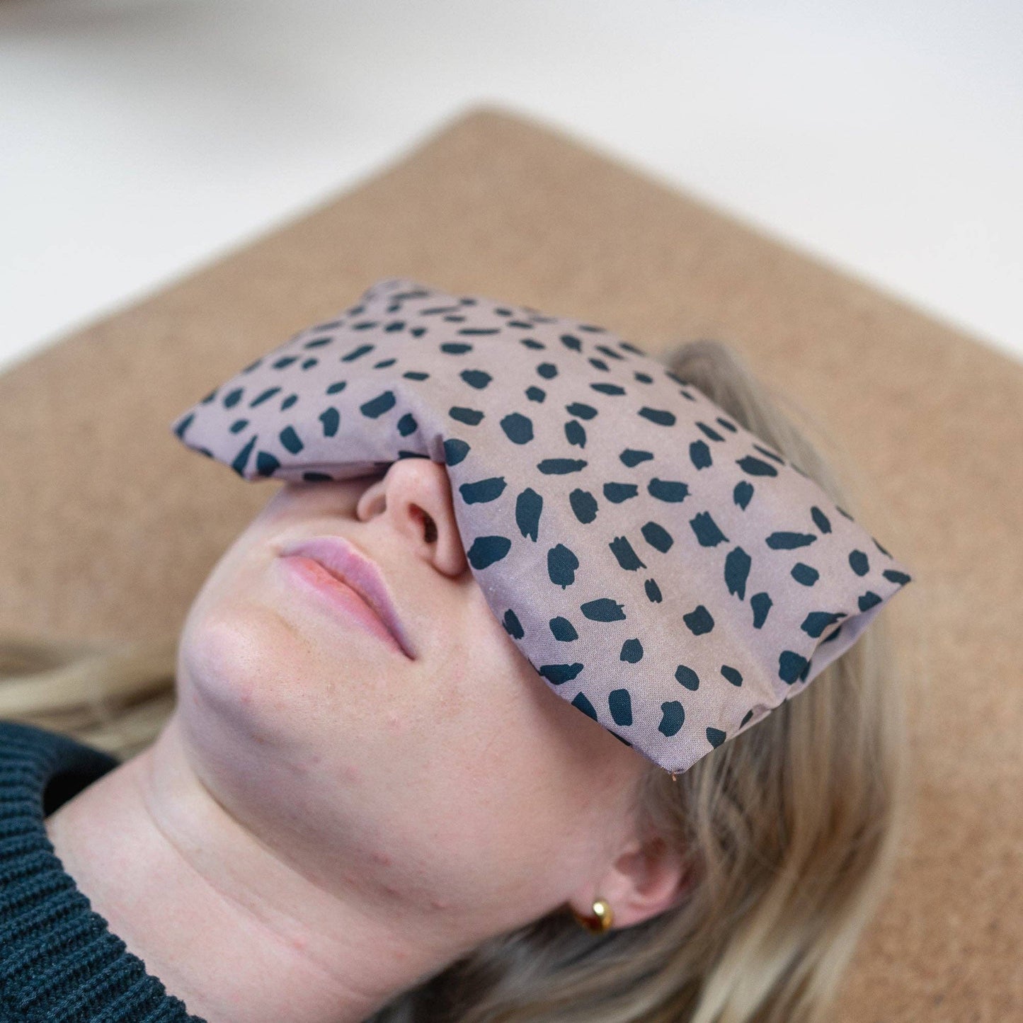 Eye pillow with organic spelt & organic lavender dots coffee